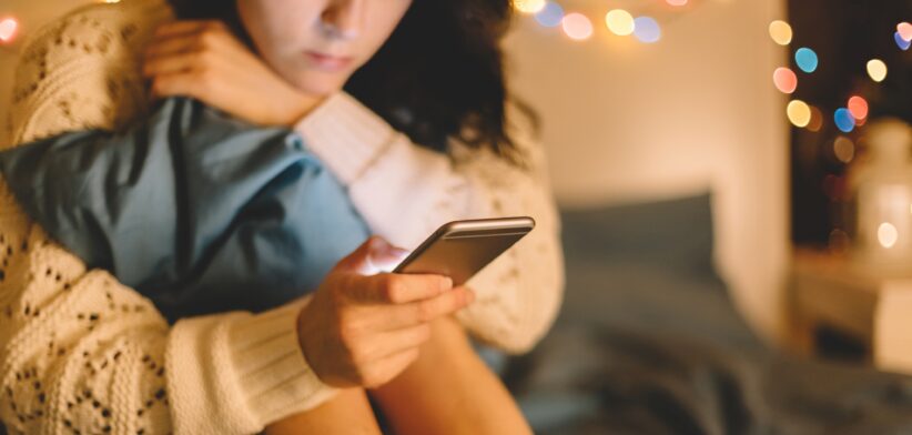 Teen girl texting. | Newsreel