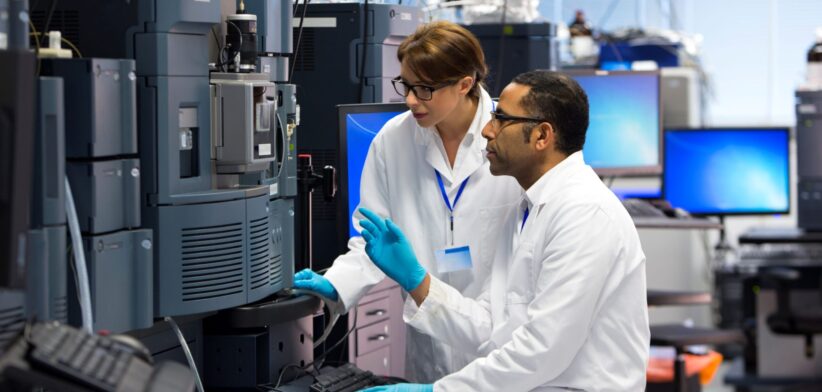 Two researchers in lab. | Newsreel