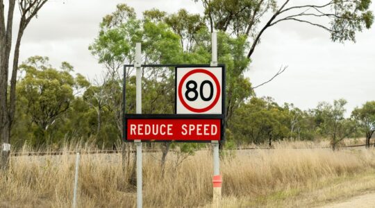 Speed sign Australia. | Newsreel