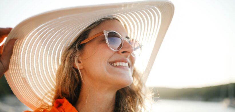 Woman being sun safe. | Newsreel