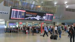 Airport departures Melbourne. | Newsreel