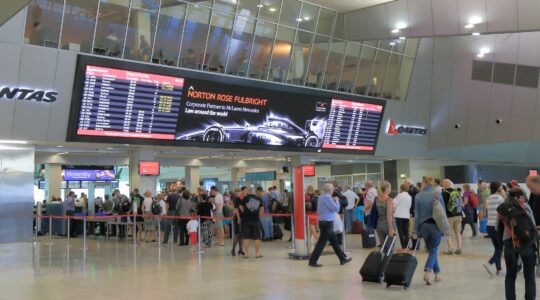 Airport departures Melbourne. | Newsreel