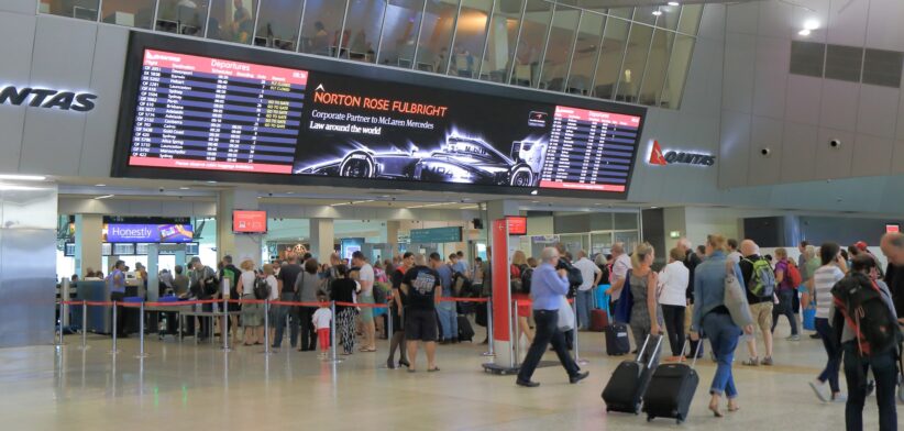 Airport departures Melbourne. | Newsreel