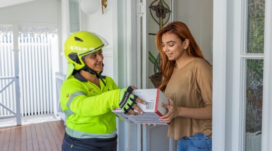 Australia Post worker delivering a parcel. | Newsreel