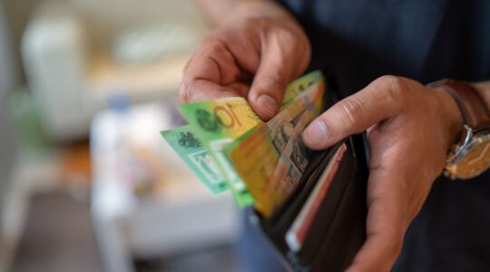 Most Australians want cash mandate for businesses