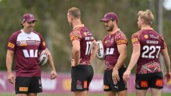 Queensland rugby league coach Bill Slater and team members. | Newsreel