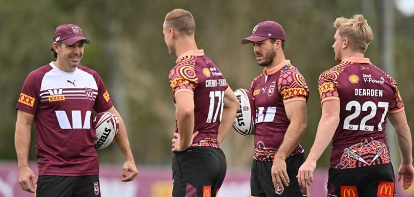 Queensland rugby league coach Bill Slater and team members. | Newsreel