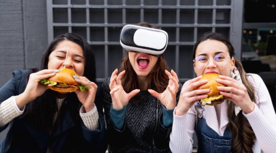 E-taste to enhance virtual reality experience