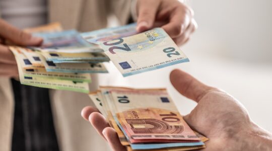 Queensland issues Euro-denominated benchmark bond