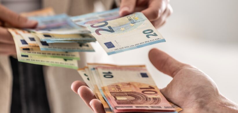 Euro cash. | Newsreel