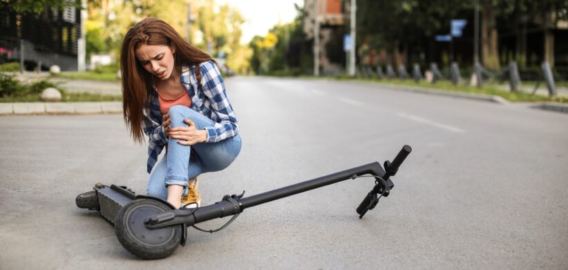Woman hurt using e-scooter. | Newsreel