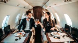 Couple in private jet. | Newsreel