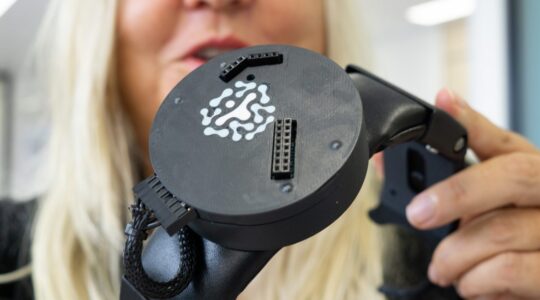 PainWaive headset. | Newsreel