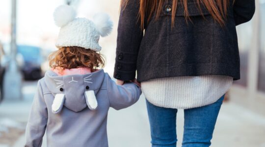 Services Australia slammed as $1.9b in child support unpaid