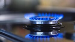 Gas burner. | Newsreel
