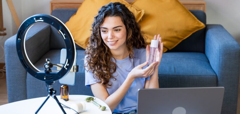 Influencer making content. | Newsreel