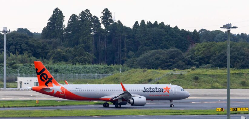 Jetstar plane. | Newsreel