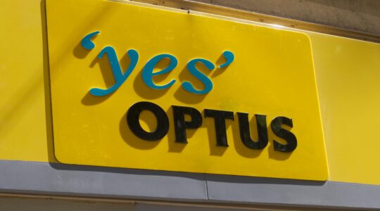 Optus agrees to $100m penalty over sales practices