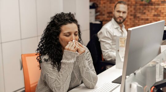 More sick Aussies ‘pushing through’ at work