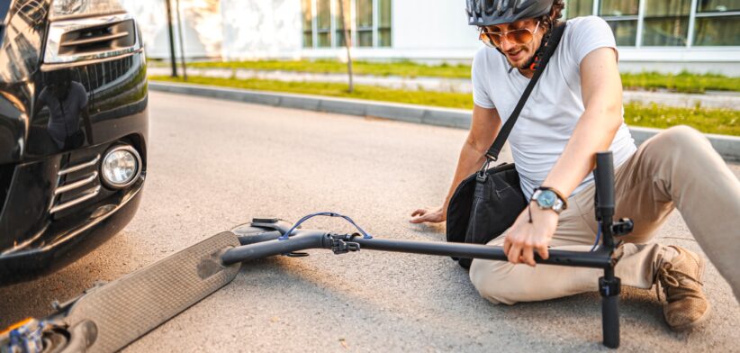 Man injured with e-scooter. | Newsreel