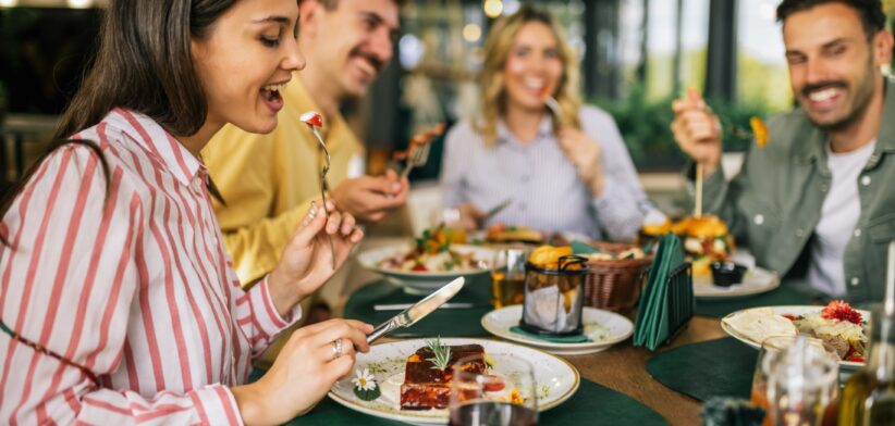 Group dining out at restaurant. | Newsreel