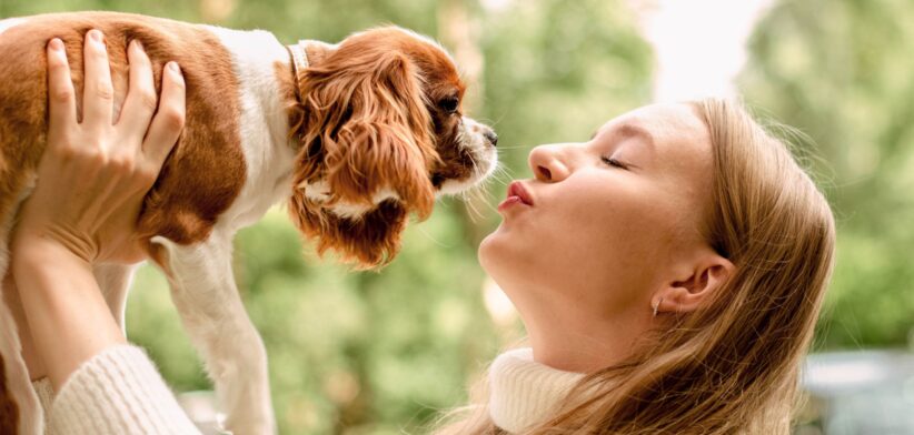 Woman kissing dog. | Newsreel