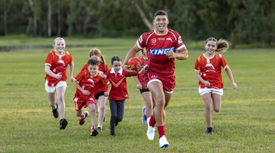 Dolphins rugby league player and children in park. | Newsreel