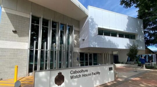 Woeful watchhouses keep police from frontline