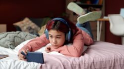 Child watching YouTube. | Newsreel