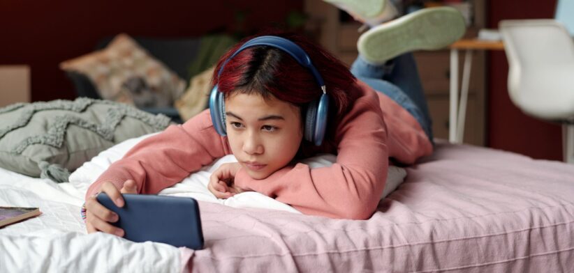 Child watching YouTube. | Newsreel