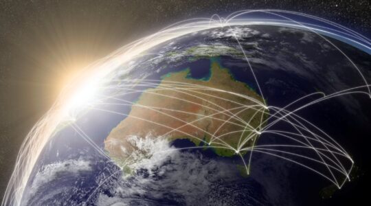 Airline-controlled flight routes reducing carbon emissions
