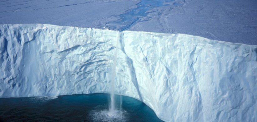 Antarctic sea ice. \ Newsreel