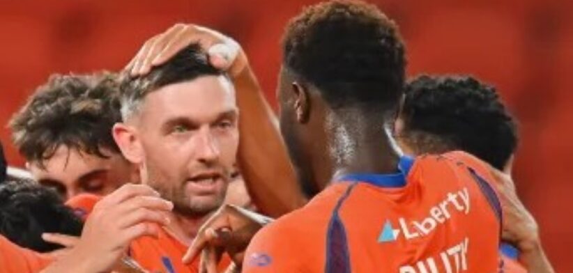 Brisbane Roar players. | Newsreel