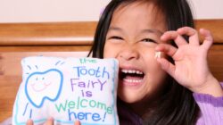 Child with tooth for tooth fairy. | Newsreel