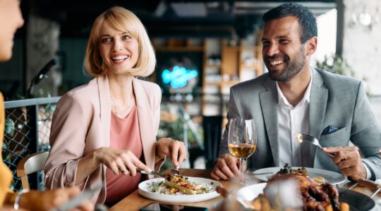 People at a restaurant. | Newsreel