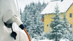 Electric vehicle charging in snow. | Newsreel