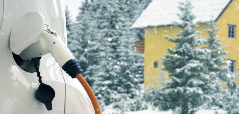 Electric vehicle charging in snow. | Newsreel
