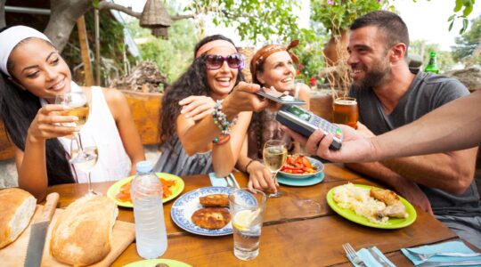 Friends at a restaurant. | Newsreel