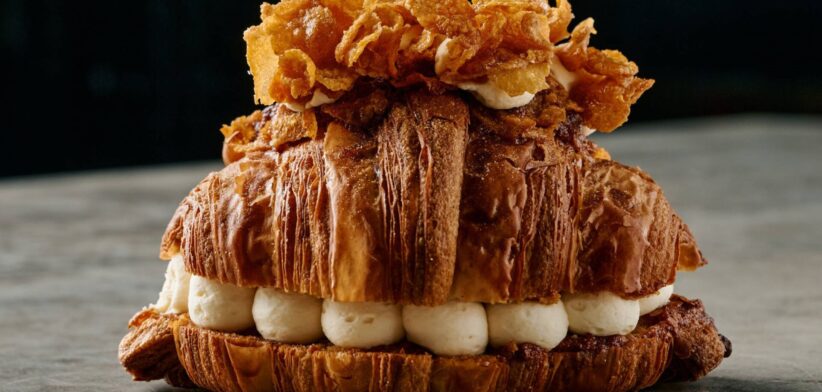 Lune croissant. | Newsreel