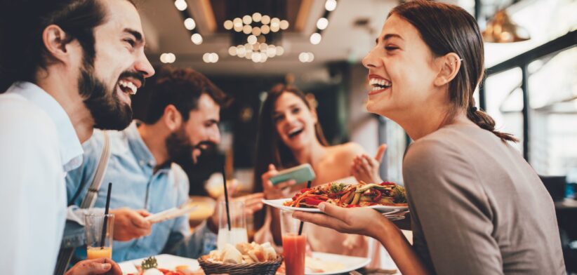 Young people dining out. | Newsreel