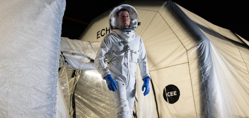 Analogue astronaut. | Newsreel