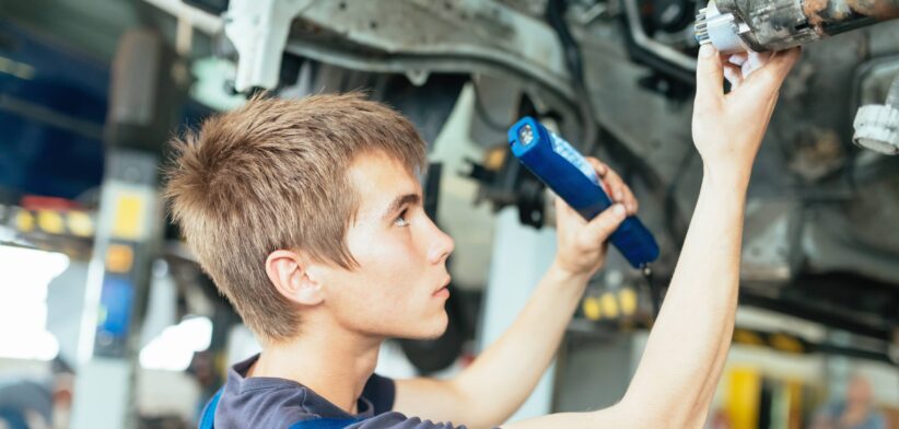 Apprentice mechanic. | Newsreel