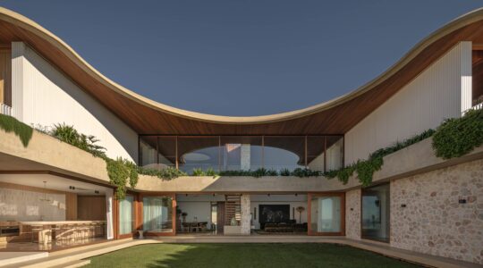Curves help shape award-winning Queensland home