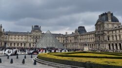 Louvre, Paris. | Newsreel