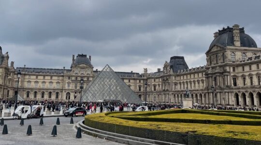 What will happen to the Louvre jewellery after the heist?