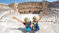 Young travellers. | Newsreel