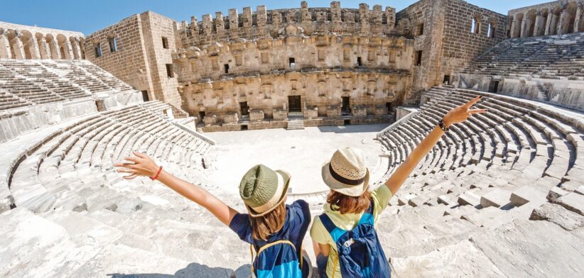 Young travellers. | Newsreel
