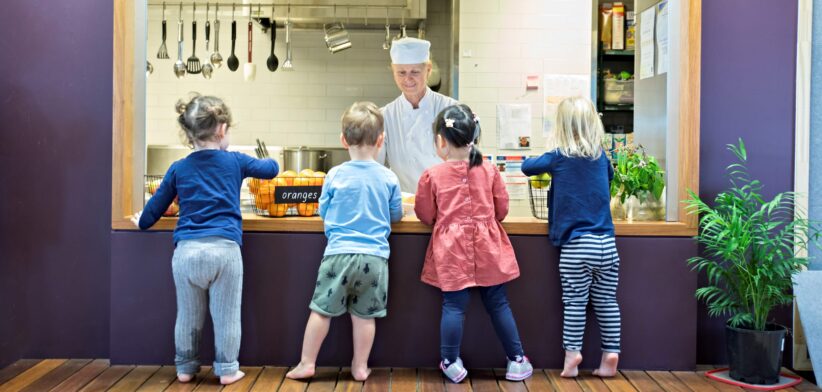 Food_Chef_kids_interacting_D