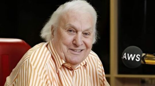 The “golden tonsils” of John Laws fall silent, aged 90