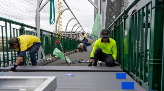Both Story Bridge footpaths now ready for traffic